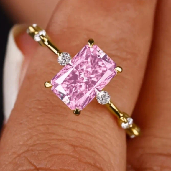 New beautiful stunning women's pink size 8 ring - Picture 1 of 1
